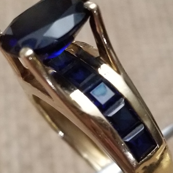 14 Kt gold 3 carat Sapphire ring